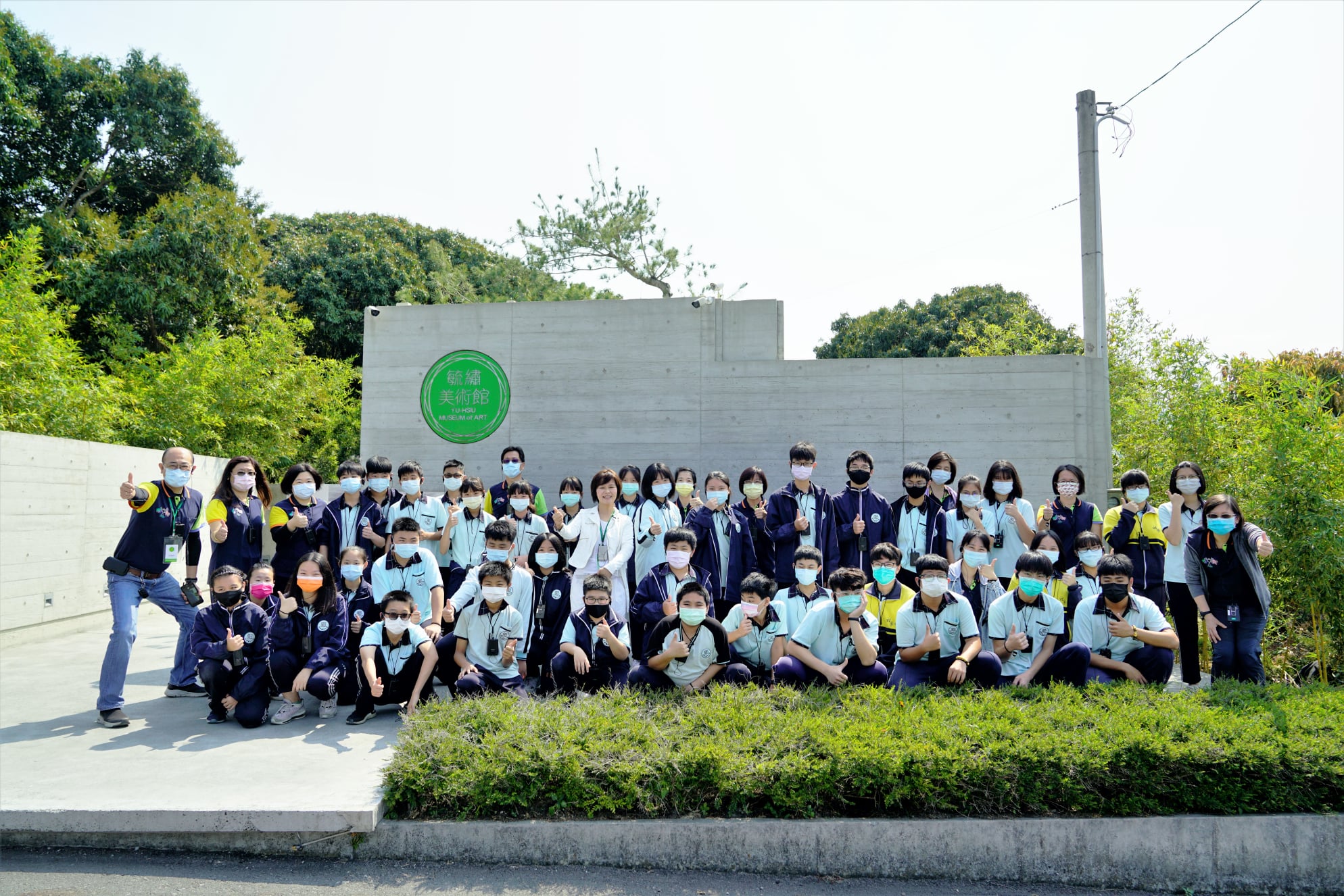 On a beautiful spring day, the teachers and students of Sheliao Middle School came to Yuxiu Art Museum together to start a whole-day aesthetic experience.